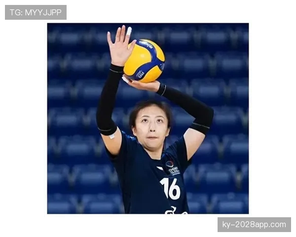 丁霞训练完直接啃鸡腿，这自律和放纵切换得太丝滑了